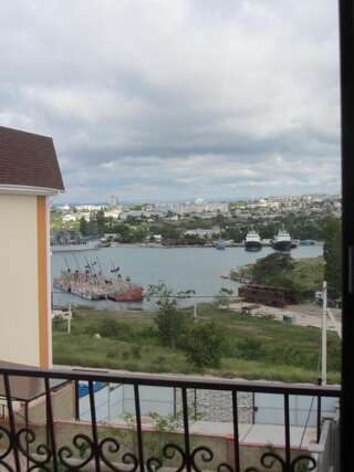 Гостевой дом Бухта Севастополь Стандартный двухместный номер с 2 отдельными кроватями и видом на море-5